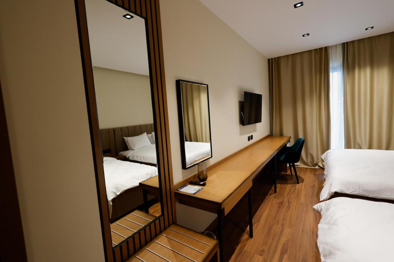 Valza Boutique Hotel Влёра Экстерьер фото